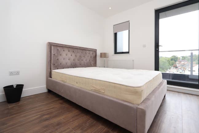 60 Seconds Walk to Picadilly Line Hurry Up!! Main Photo