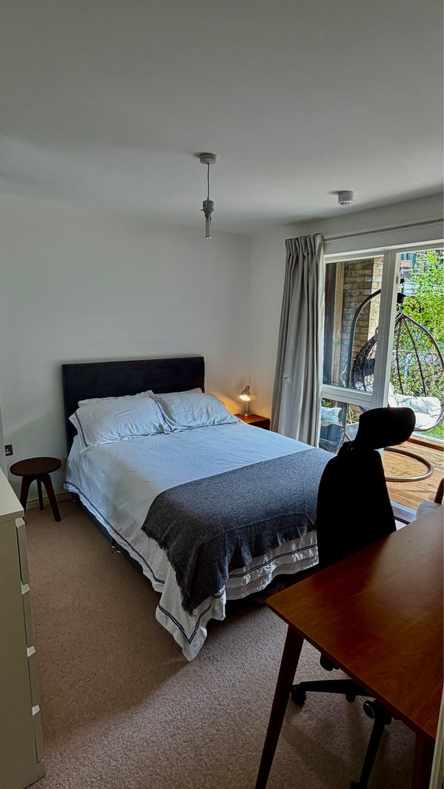 Bright Large Dbl Room with Balcony Access Main Photo