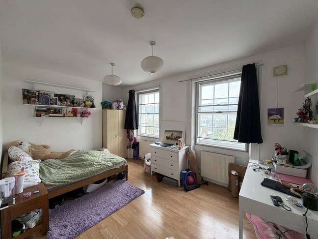 Large Room in Mile End Main Photo