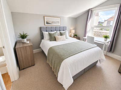 Spacious double room set in a six bed house share Main Photo