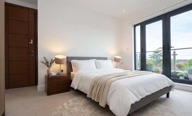 60 Seconds Walk to Picadilly Line Hurry Up!! Main Photo