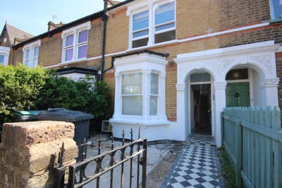 Beautiful Flat Located on Seaford Road N15! Main Photo