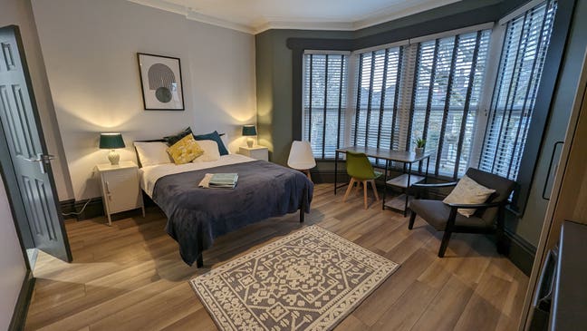 Luxury Living* Beautiful Double Ensuite*Redland Main Photo