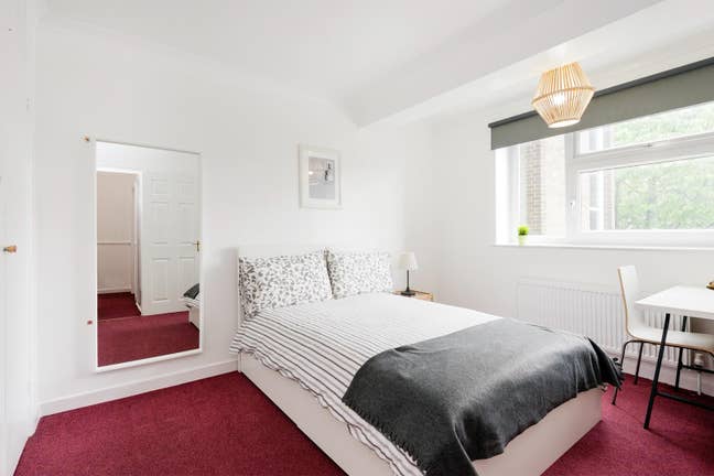 Amazing  double  close to East Putney   Main Photo