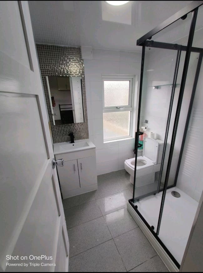 Double room with ensuite  Main Photo