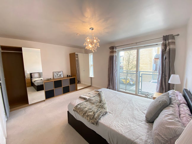Great en-suite room, big kitchen and garden Main Photo