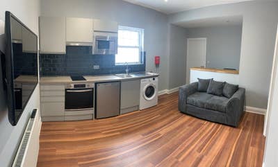 Luxury Fully Furnished Ensuite Rooms - Available  Main Photo