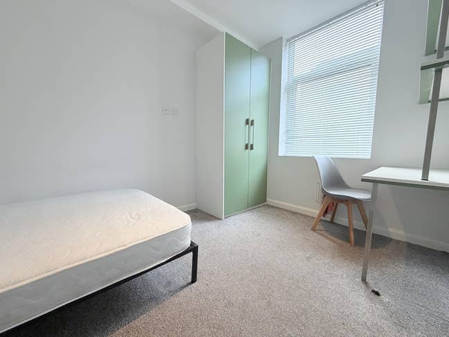 **Four Bed Share Bills inc TS1** Main Photo