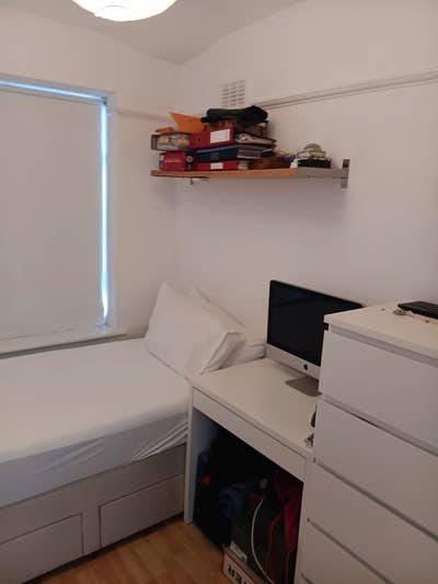 Bright Single Room in Friendly 3-Bed Home Main Photo