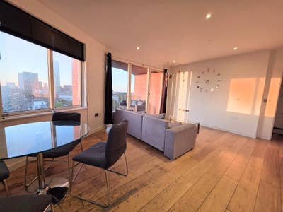 Modern 2 Bed Flat in Bow Main Photo