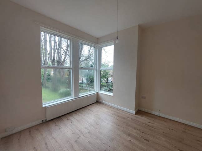 Self‑Contained Flats Under Guardianship LS7! Main Photo