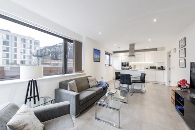 Bright Room Available in Bankside Main Photo