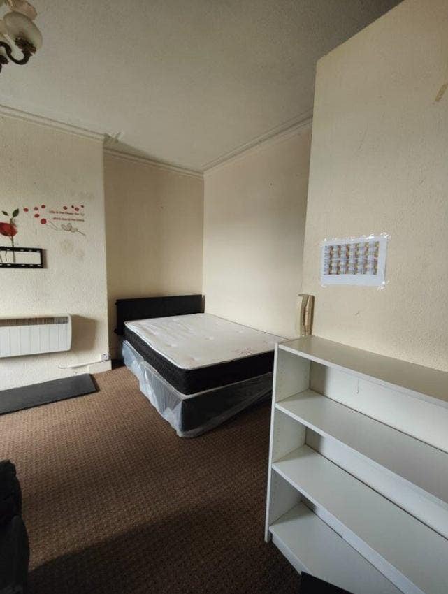 Studio Flat 4 Available – LS6 – From 1st July Main Photo