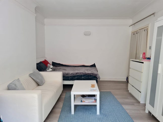 Spacious Double Bedroom in Belsize Park Main Photo
