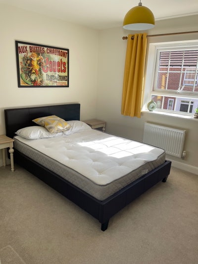 Bright Double Room with Private Bathroom Main Photo