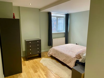 Newly decorated City centre Ensuite room Main Photo