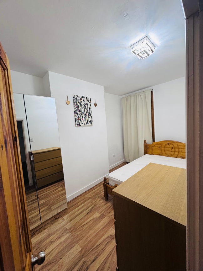 Double Room in a clean and quiet house! Main Photo