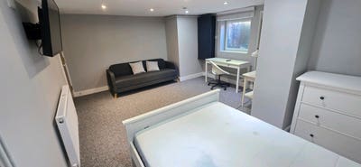 Premium En suite rooms, Salford, cinema room,Bills Main Photo
