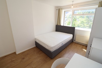 ⚡ Room Going Fast: Secure This Plaistow Gem Now! ⚡ Main Photo