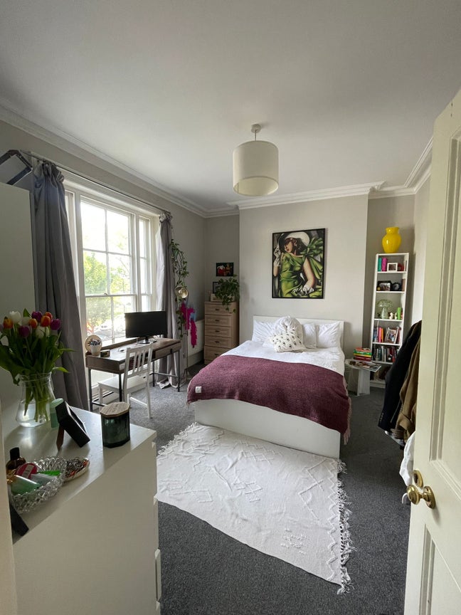 Large double room available in Clapham Old Town Main Photo