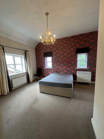 Detached Home with Drive & Garden BBQ Area Main Photo