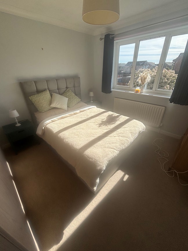 Furnished Double Room | Bills Included Main Photo