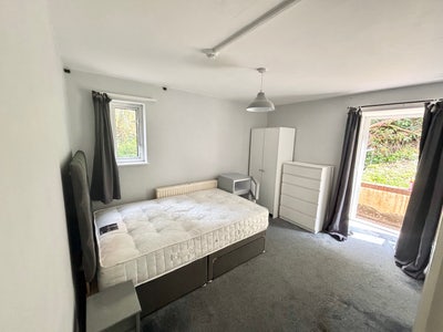 Ensuite room upmarket road close hospital all inc Main Photo