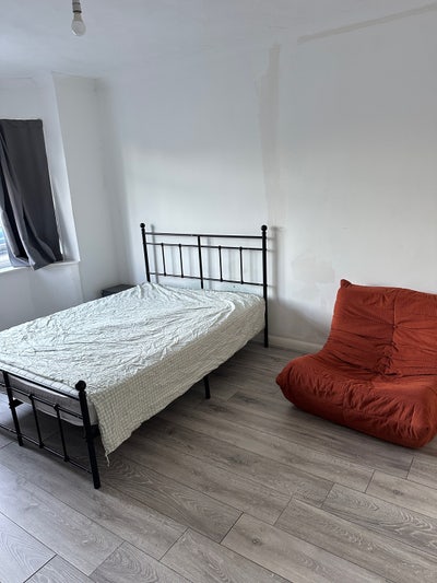 Double Room Close to Station  Main Photo