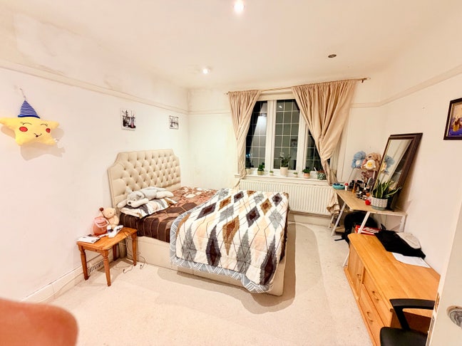 Sharing Room with Another Girl in Bournemouth  Main Photo