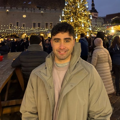 Professional Male seeks a double room Main Photo