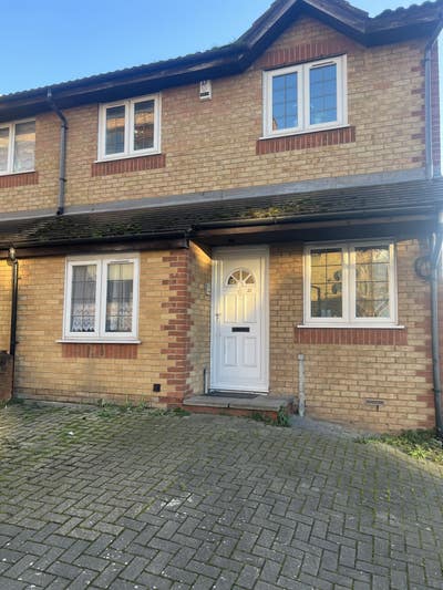 2 double rooms available in Stratford  Main Photo