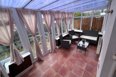 Large Double Bedroom - w Bills - w Parking Main Photo