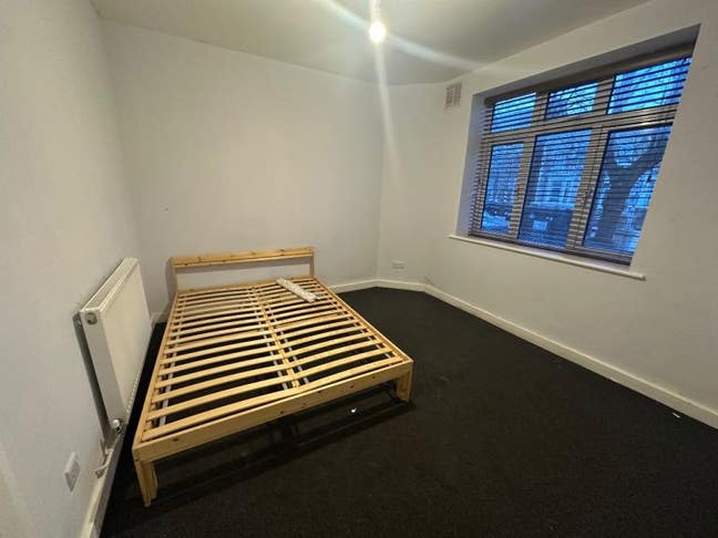 🔑 Move-In Ready Double Room Close to Station E11 Main Photo