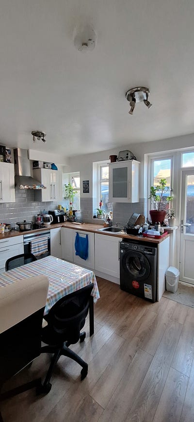 Single Room to rent in East London Main Photo