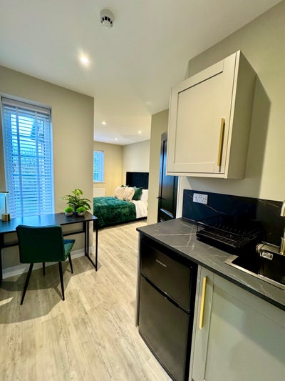🚨 Wow! 😍 No.1 Luxury Suites | 4️⃣ Min Walk 🏥 Main Photo