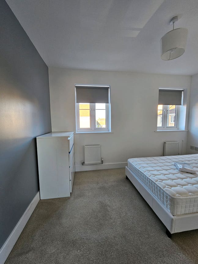 Bright Double Room to Rent – Quiet Modern Home  Main Photo