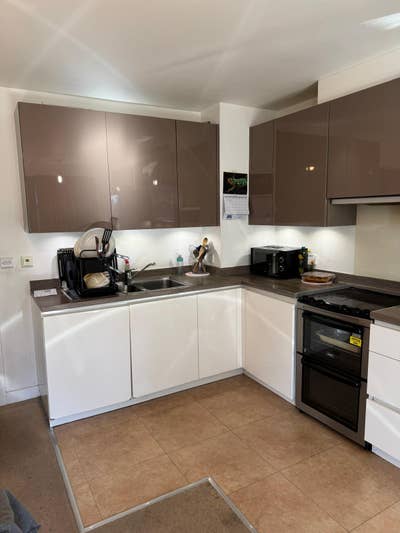 En-suite Double Bedroom, in a 3 bedroom apartment Main Photo