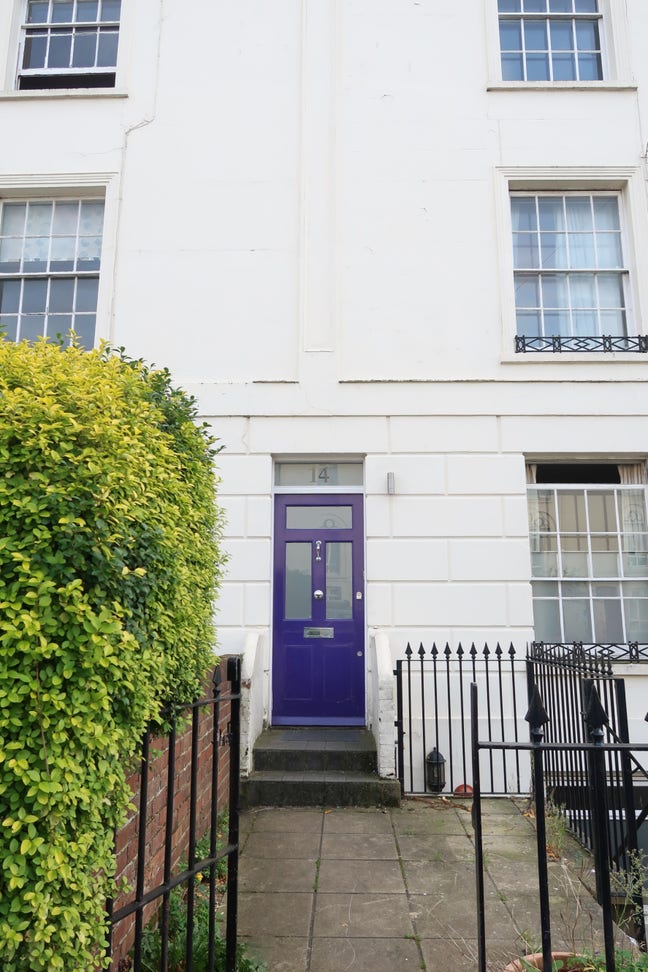 Seven-bedroom Victorian townhouse in The Polygon Main Photo