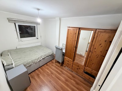 Double bedroom Near Bow Road E3 Main Photo
