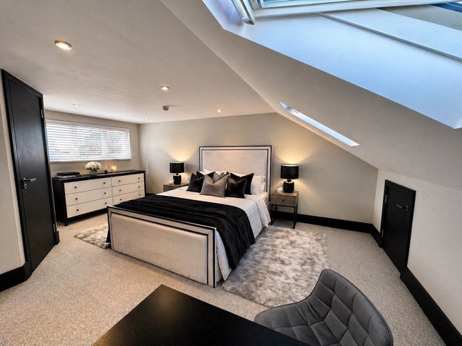 🤩 Stunning Suites |📍Prime Location | Yours Now! 📞 Main Photo