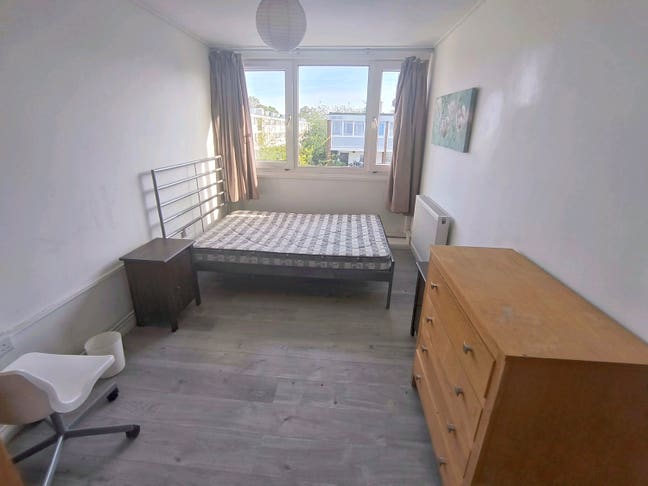 Bright Spacious Double Room Available Now!!! Main Photo