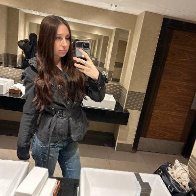 friendly professional seeking a double room Main Photo