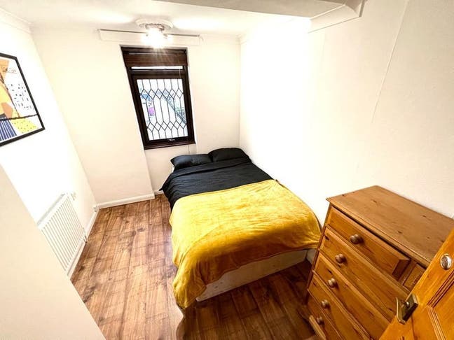 Room in a shared house Main Photo