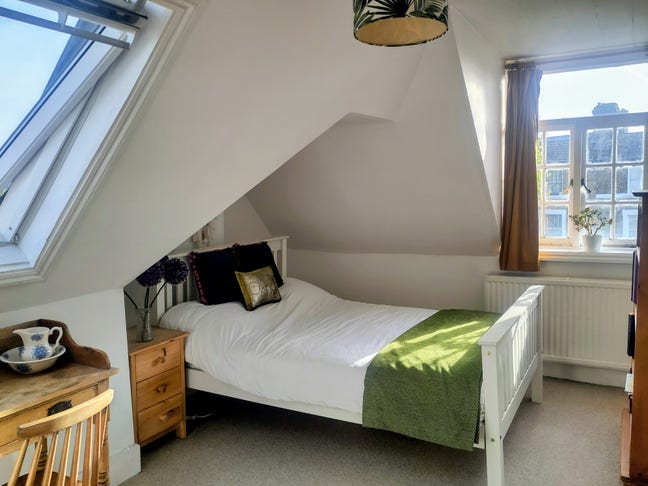 Bright Double Room in Forest Hill Main Photo