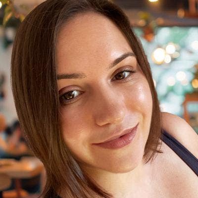 Professional Female seeks a single or double room Main Photo