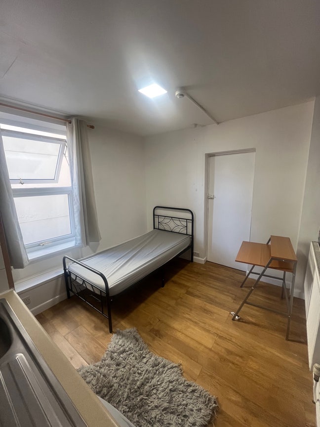 Single room for rent near town centre Main Photo