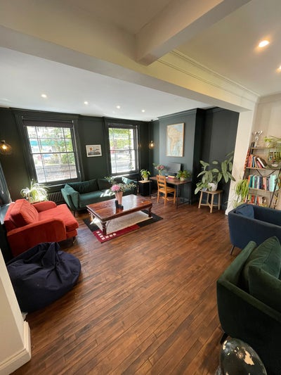 Double Bedroom in Spacious and Modern House  Main Photo