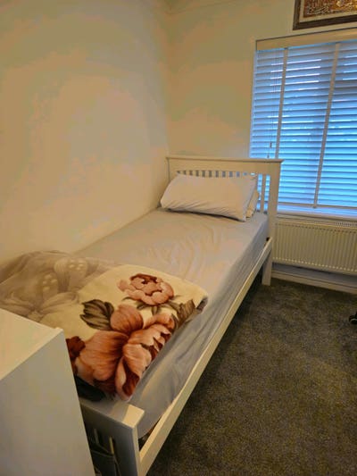 Single room &pound;550 or &pound;58 per night temp option  Main Photo