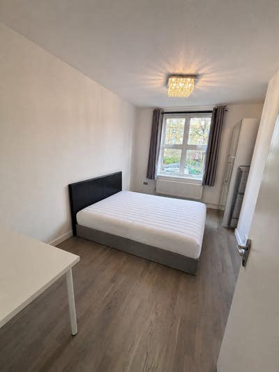 Double Room -Notting Hill- Bills inc-Available Now Main Photo