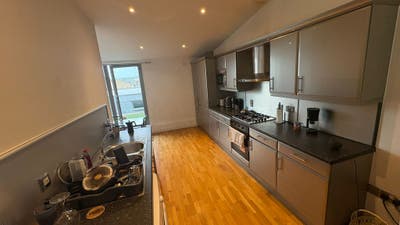 Double room in spacious two-floor flat — Canada Wa Main Photo